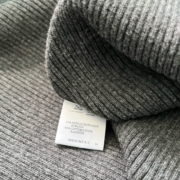 Brandy Melville Cropped Button-up Sweater - Picture 4 of 4